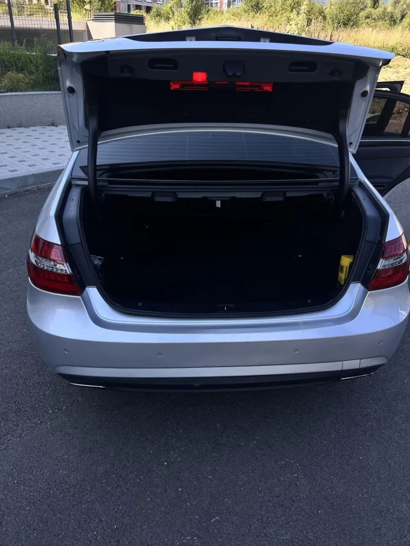 Mercedes-Benz E 220 AMG пакет., снимка 12 - Автомобили и джипове - 53227613