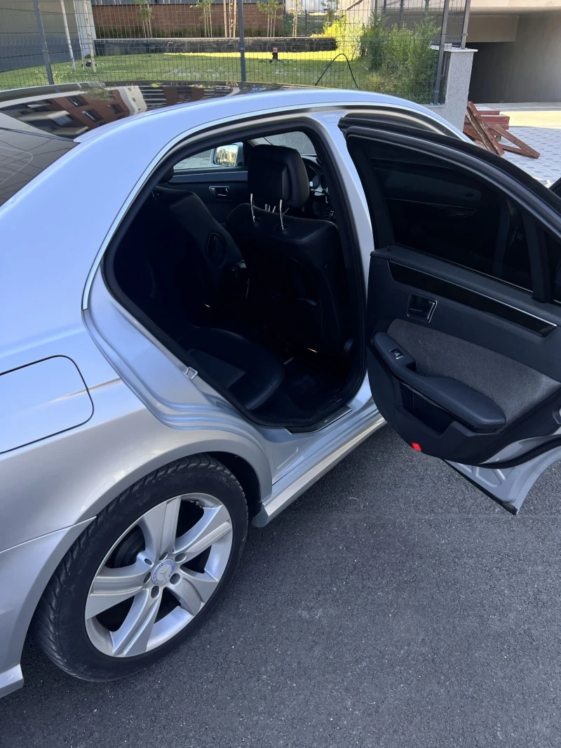 Mercedes-Benz E 220 AMG пакет., снимка 16 - Автомобили и джипове - 53227613