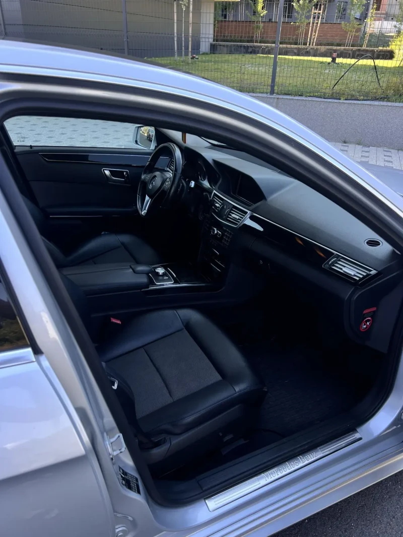 Mercedes-Benz E 220 AMG пакет., снимка 7 - Автомобили и джипове - 53227613