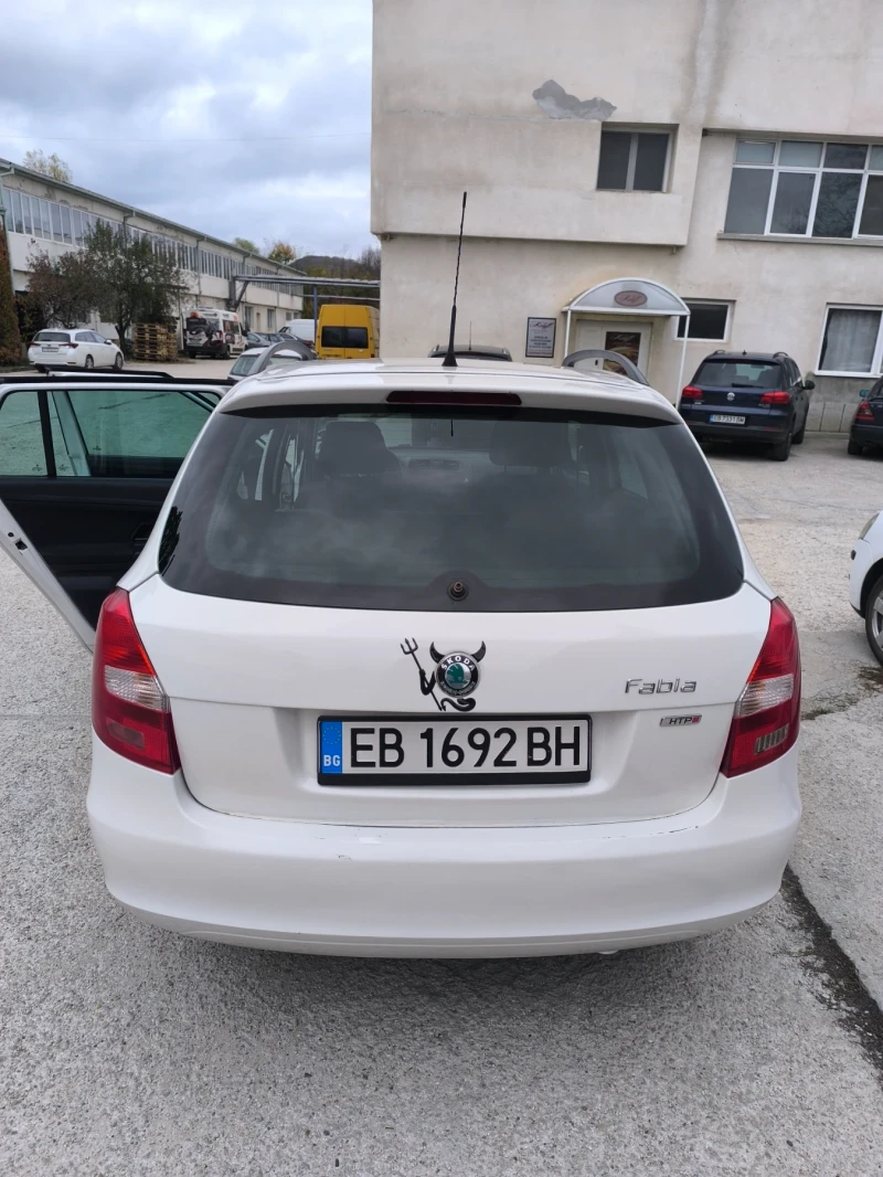 Skoda Fabia, снимка 2 - Автомобили и джипове - 52295652