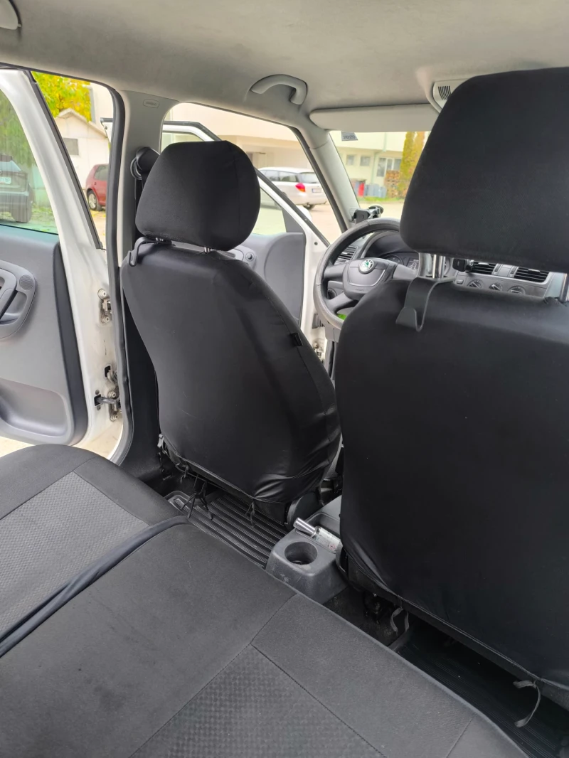 Skoda Fabia, снимка 11 - Автомобили и джипове - 52295652