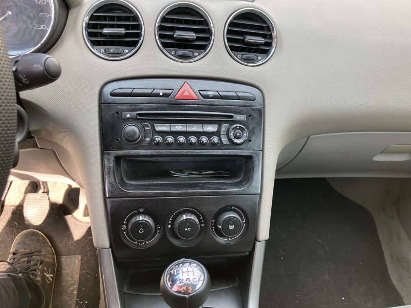 Peugeot 308 1.6 HDI, снимка 11 - Автомобили и джипове - 53493797