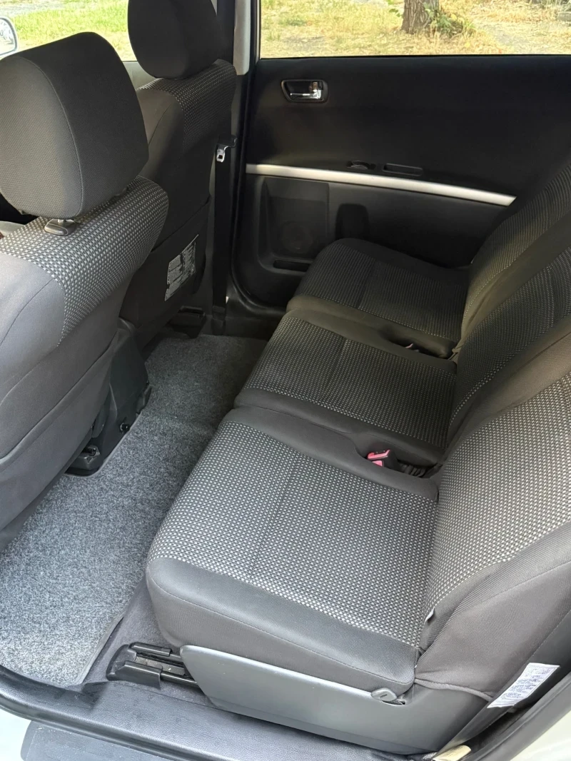 Toyota Corolla verso 2.2D-CAT/D4D - изображение 7