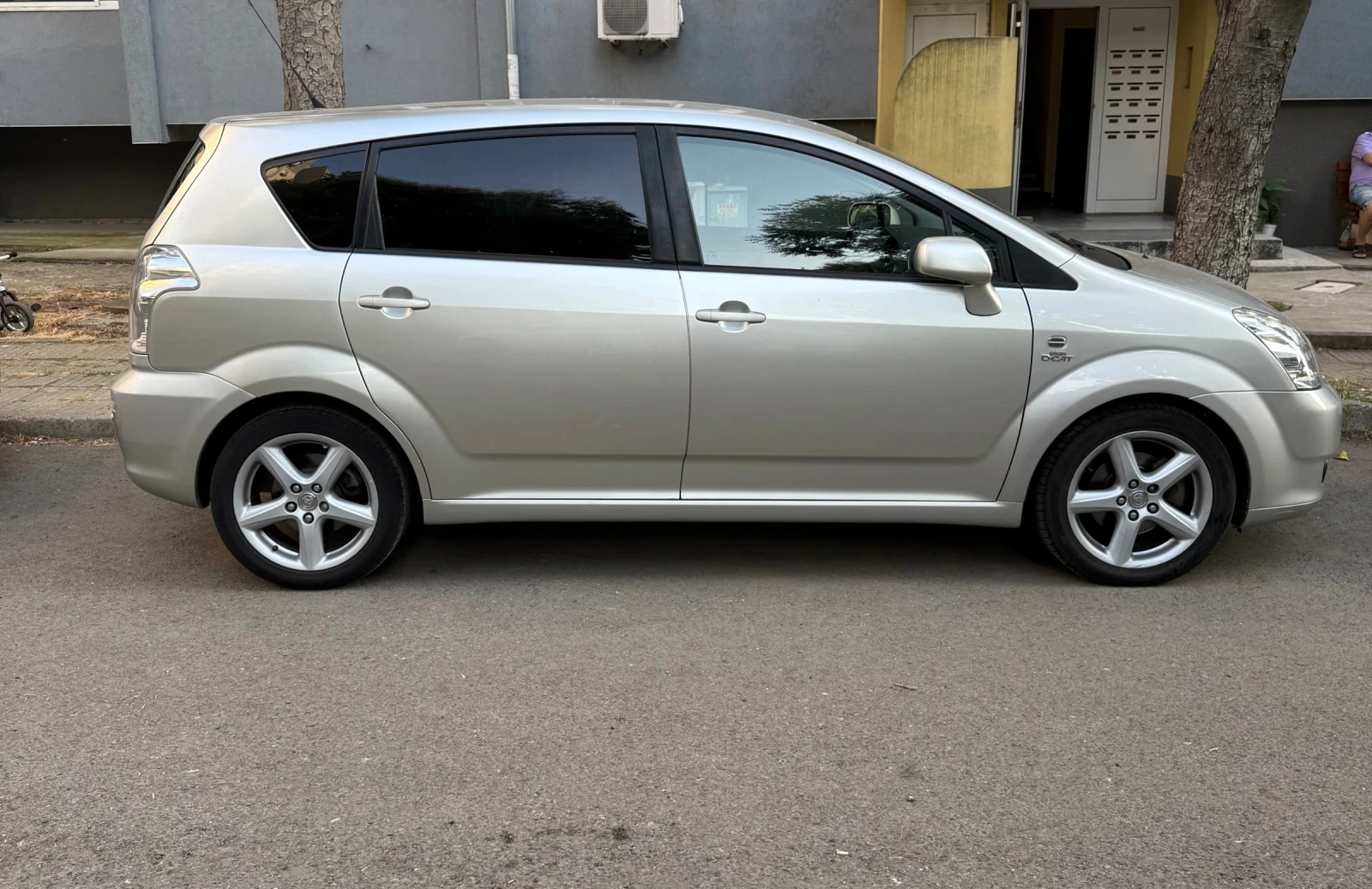 Toyota Corolla verso 2.2D-CAT/D4D, снимка 1