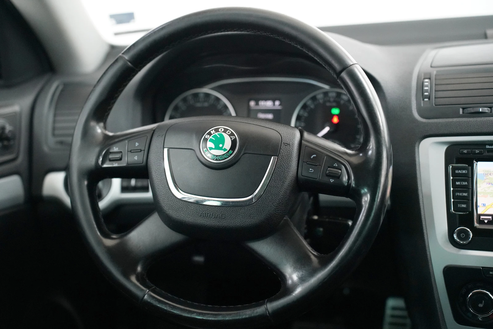 Skoda Octavia Scout 2.0 TDI 4x4 - изображение 10
