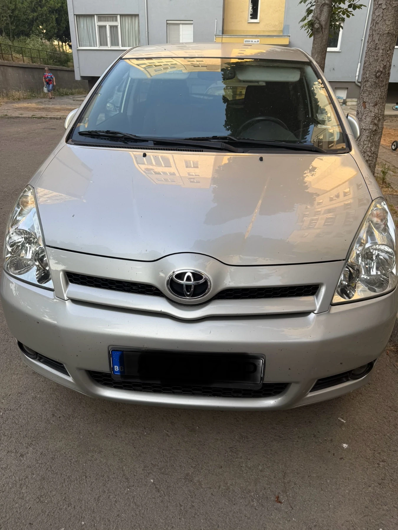Toyota Corolla verso 2.2D-CAT/D4D - изображение 3