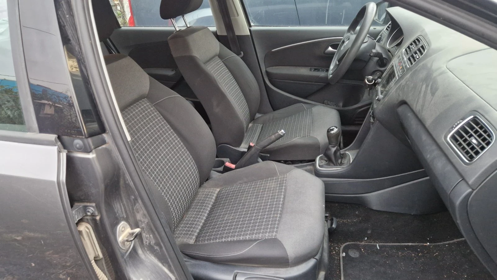 VW Polo 1.4 TDI CUS - изображение 9