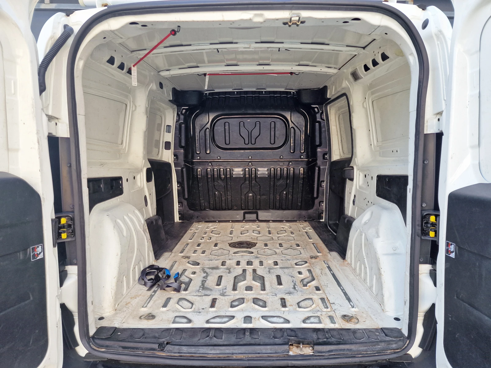 Opel Combo 1.3 MAXI От България, снимка 8 - Автомобили и джипове - 54735192