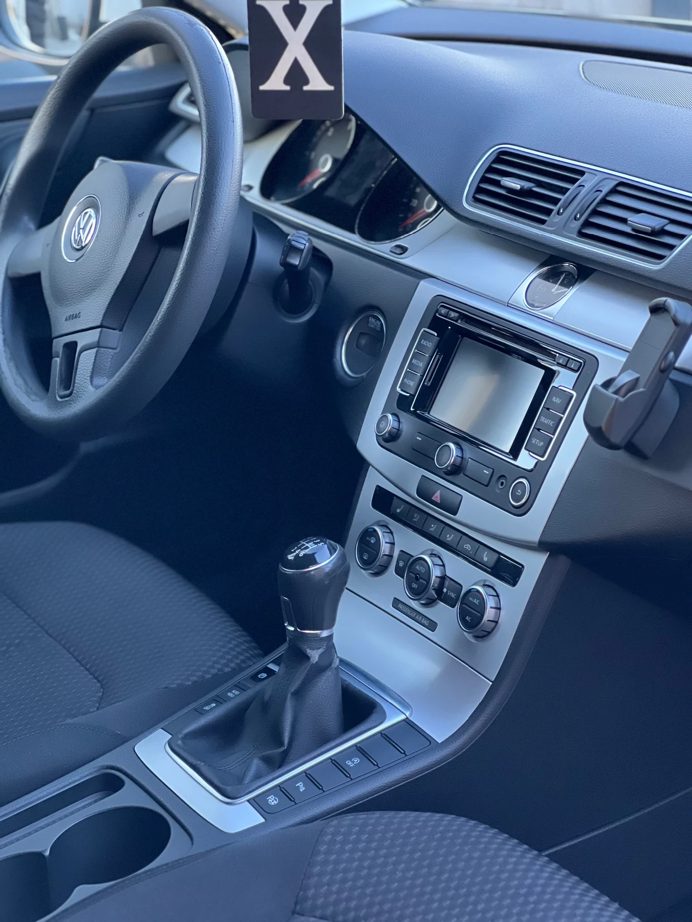 VW Passat 1.6, снимка 6 - Автомобили и джипове - 54747562