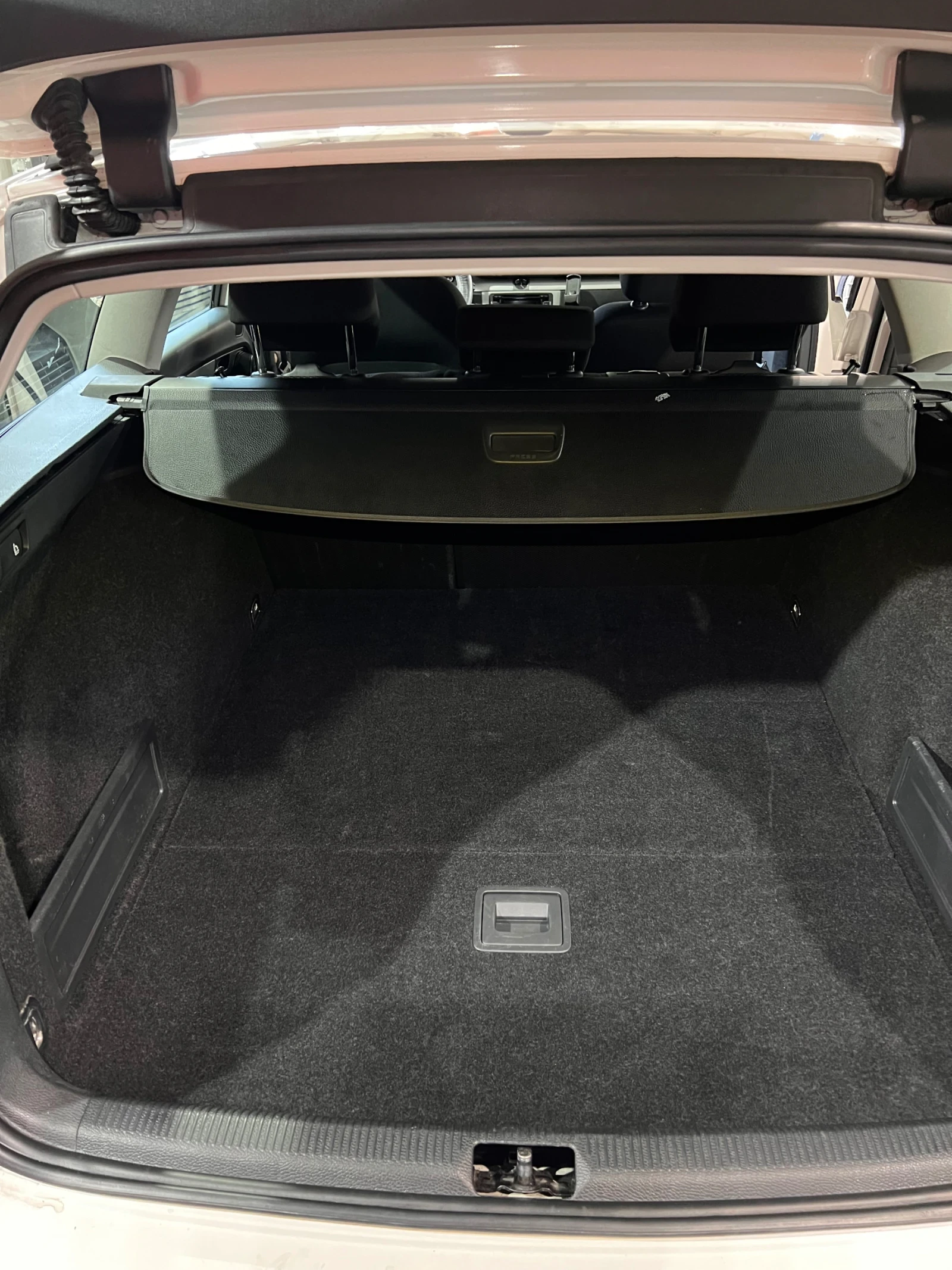 VW Passat 1.6, снимка 8 - Автомобили и джипове - 54747562