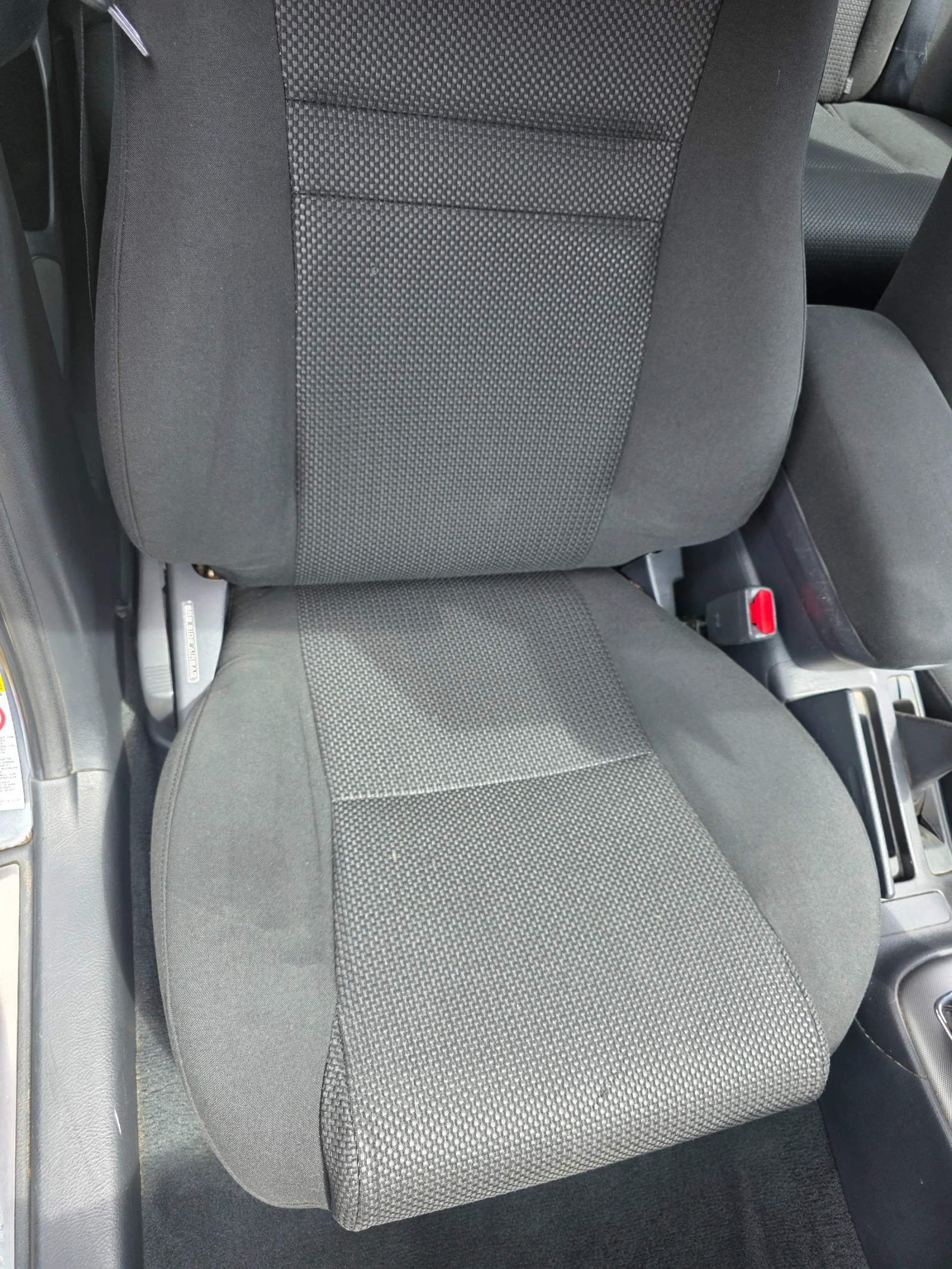 Toyota Avensis 2.0 D4D, снимка 12 - Автомобили и джипове - 54773806