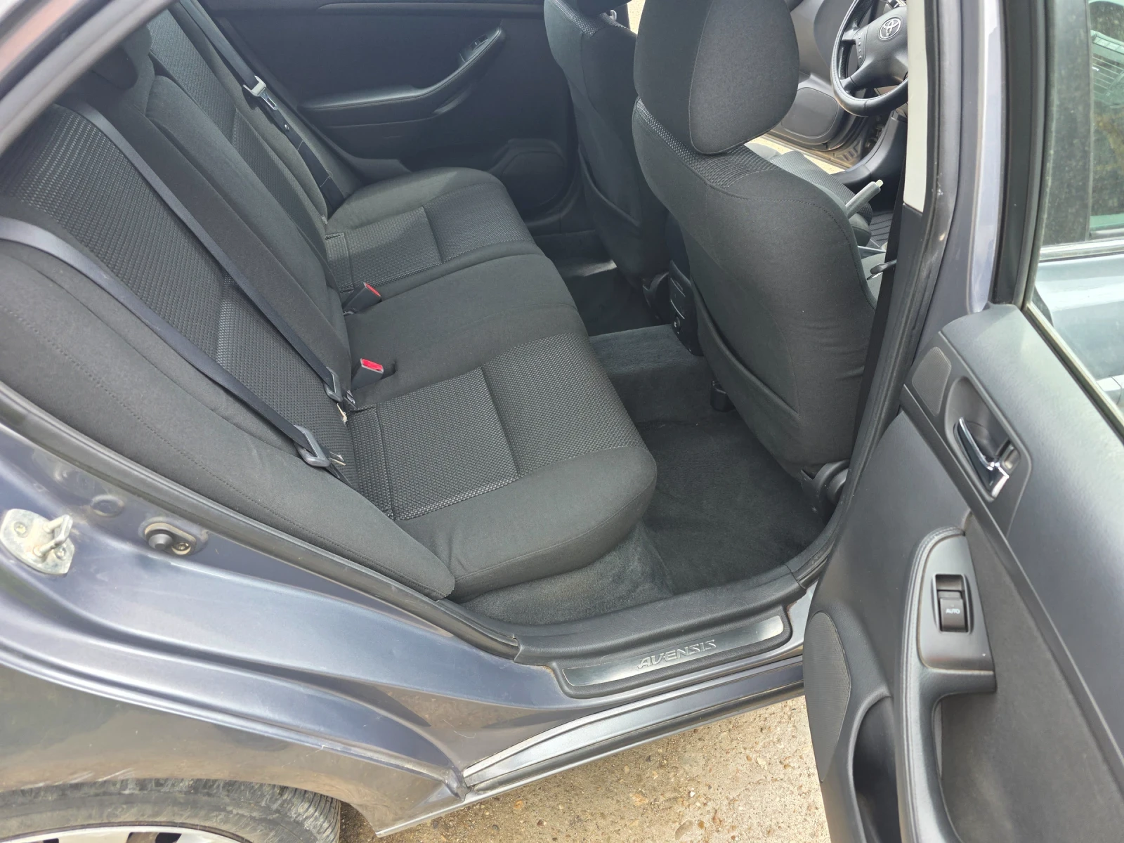 Toyota Avensis 2.0 D4D, снимка 13 - Автомобили и джипове - 54773806