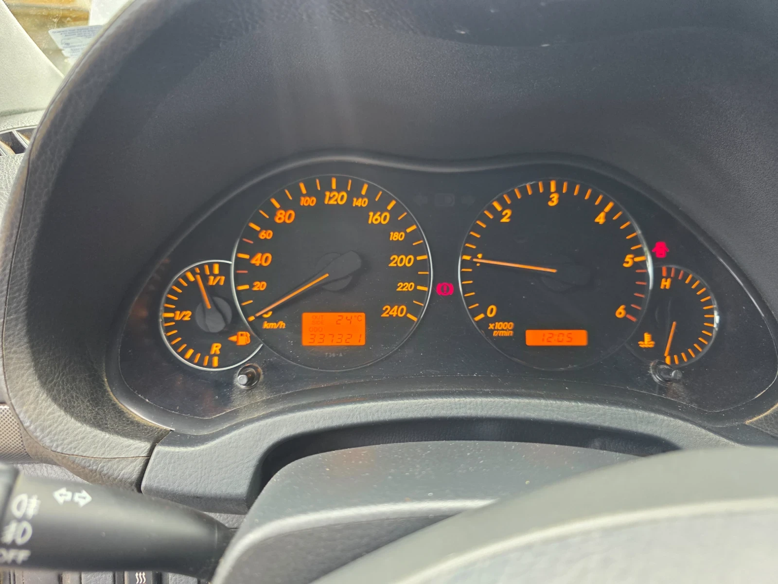 Toyota Avensis 2.0 D4D, снимка 8 - Автомобили и джипове - 54773806