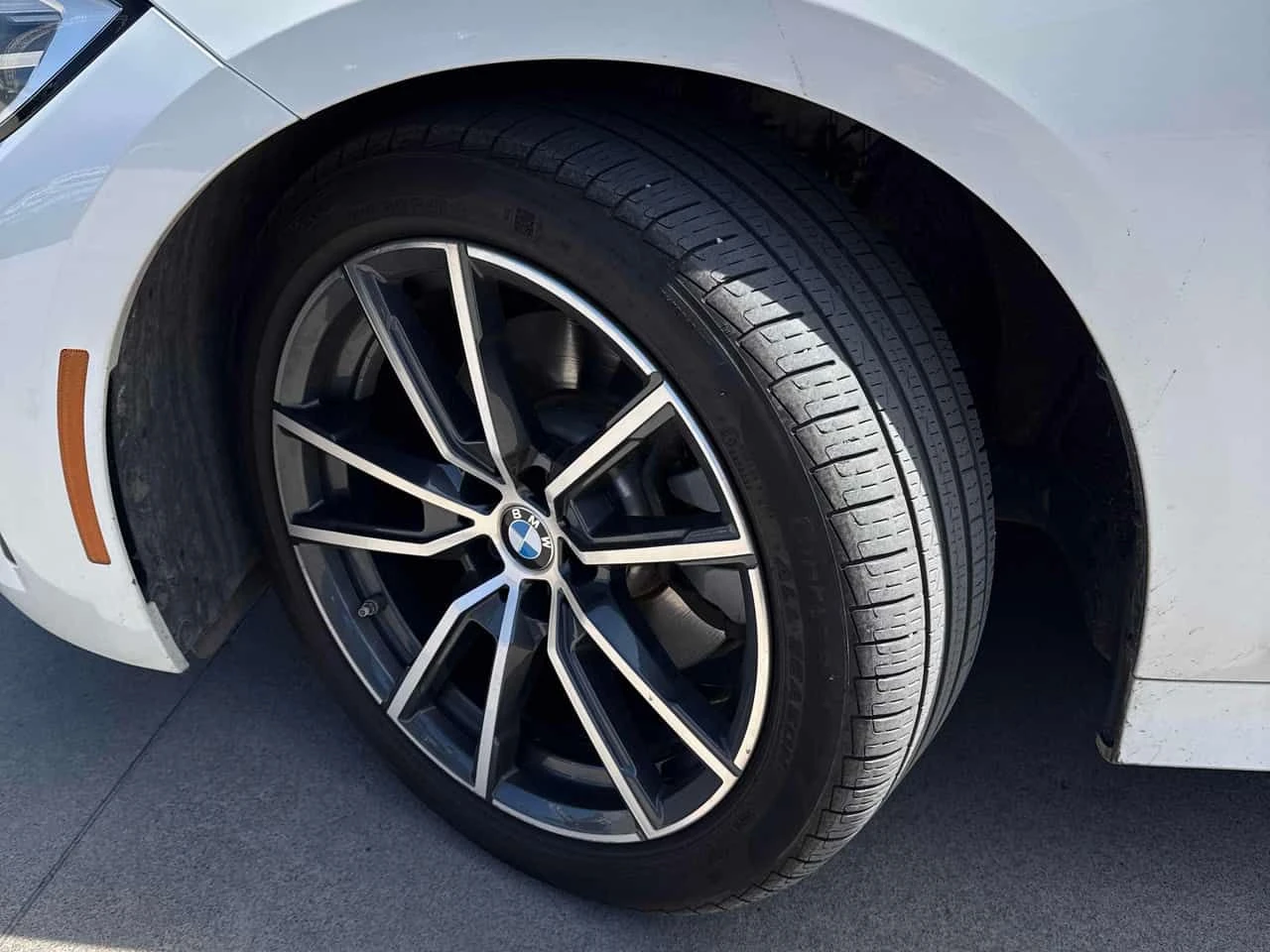 BMW 330 i xDrive/ПОДГРЕВИ/ШИБИДАХ/ВТОРИ ГУМИ, снимка 6 - Автомобили и джипове - 54830557