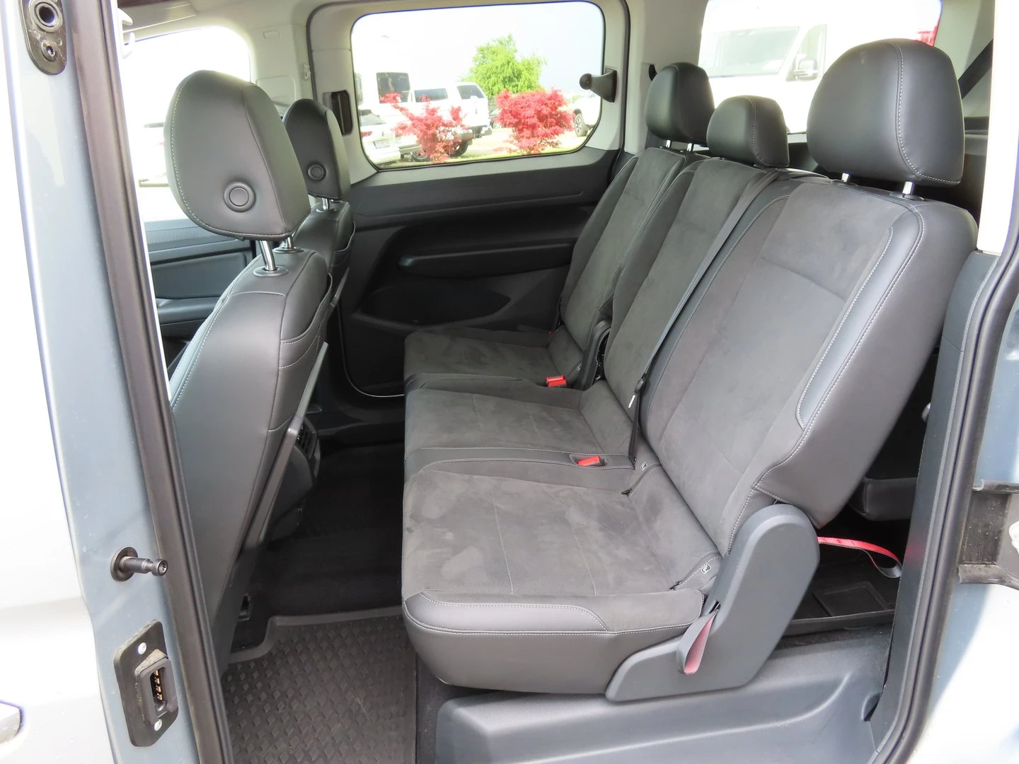 VW Caddy Maxi Style eHybrid, снимка 16 - Автомобили и джипове - 55217029