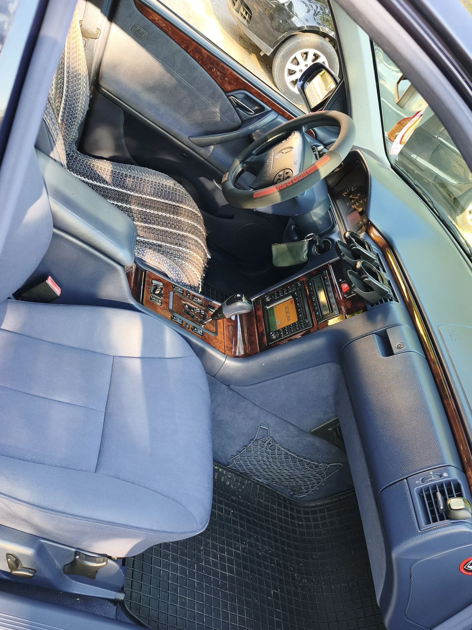 Mercedes-Benz E 270 CDI, снимка 10 - Автомобили и джипове - 55666841