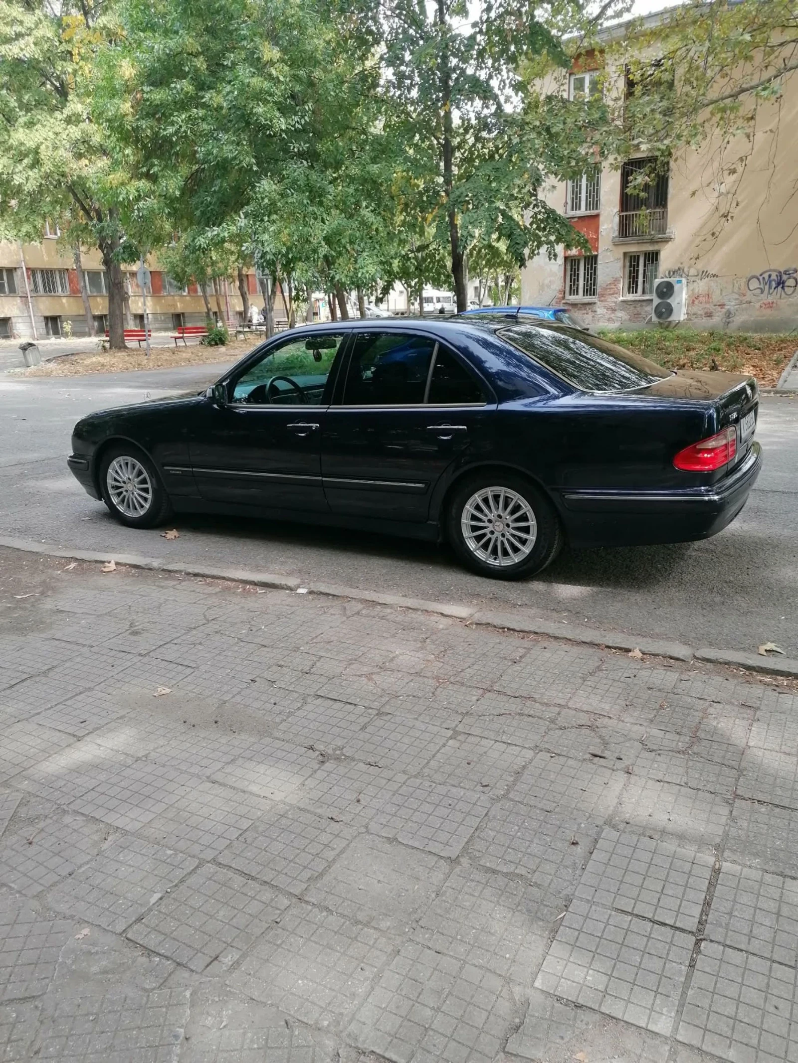 Mercedes-Benz E 270 CDI, снимка 5 - Автомобили и джипове - 56199317