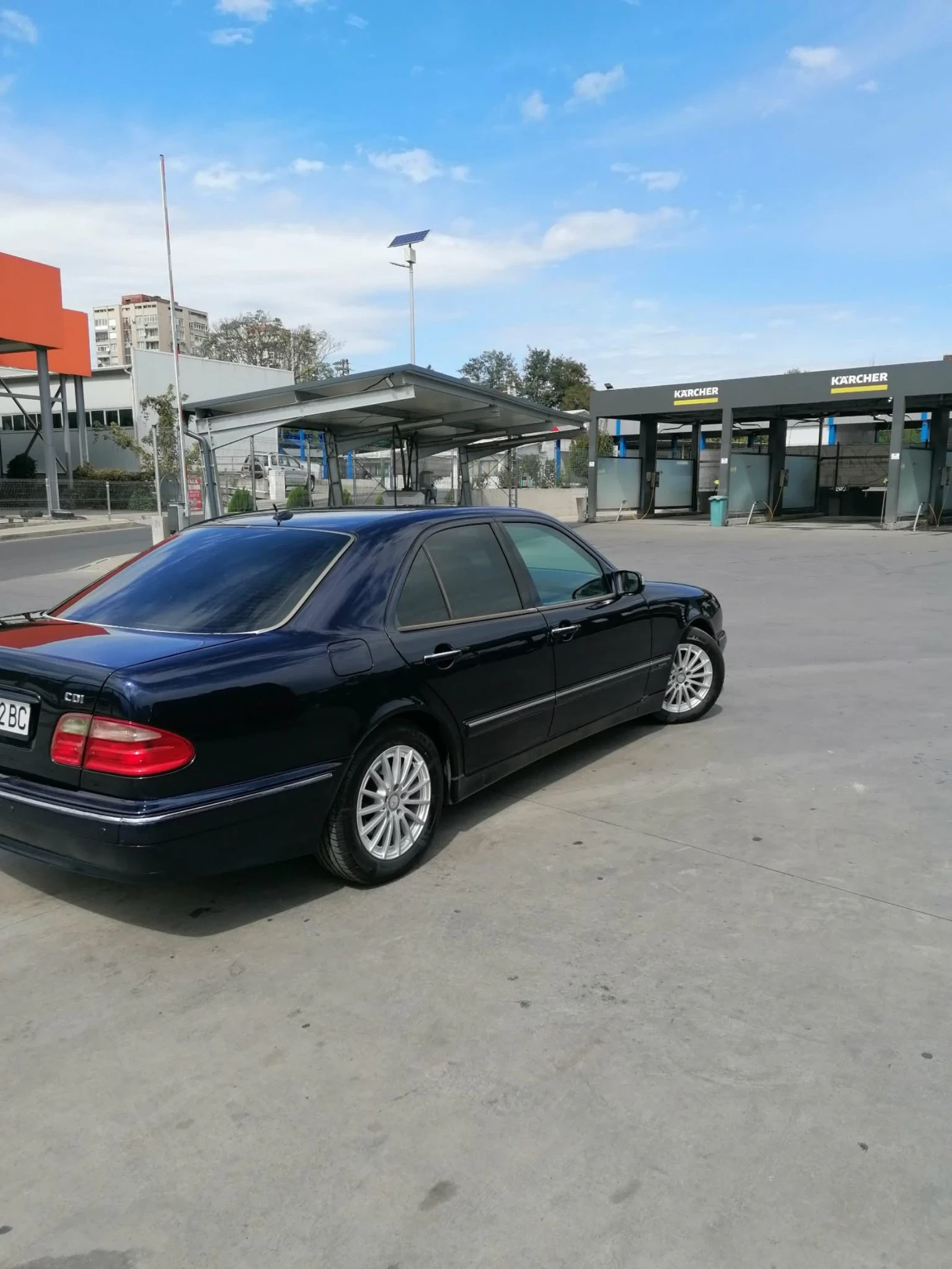 Mercedes-Benz E 270 CDI, снимка 4 - Автомобили и джипове - 56199317