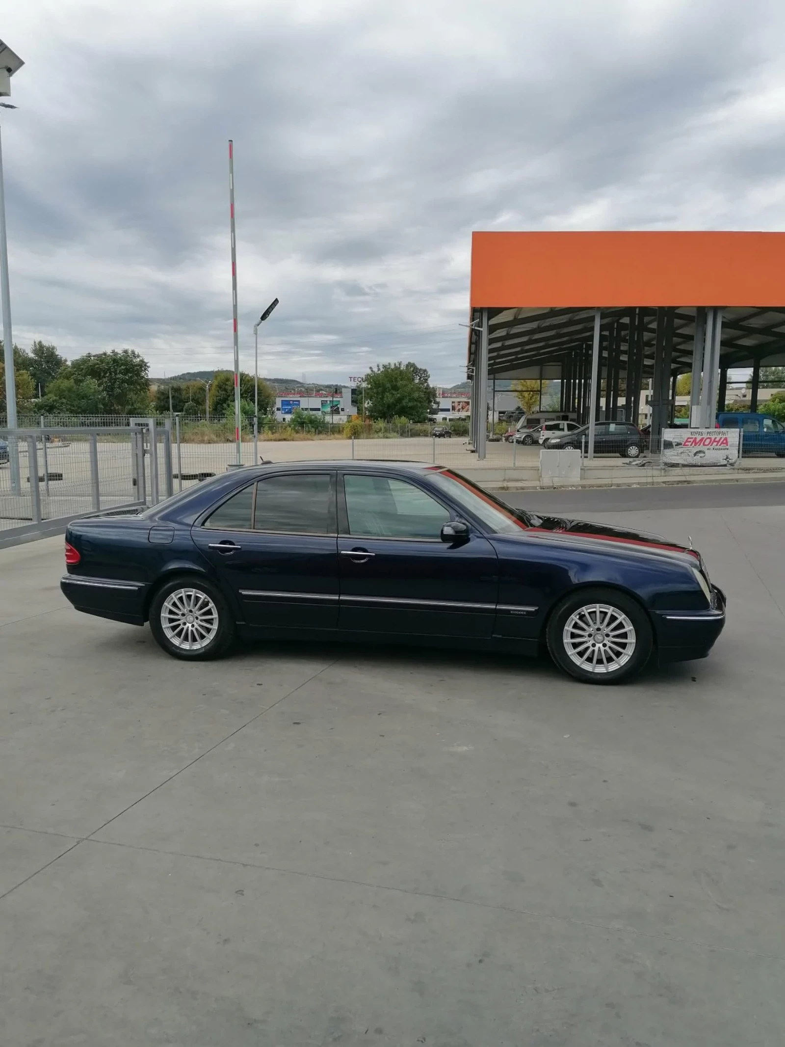 Mercedes-Benz E 270 CDI, снимка 7 - Автомобили и джипове - 56199317