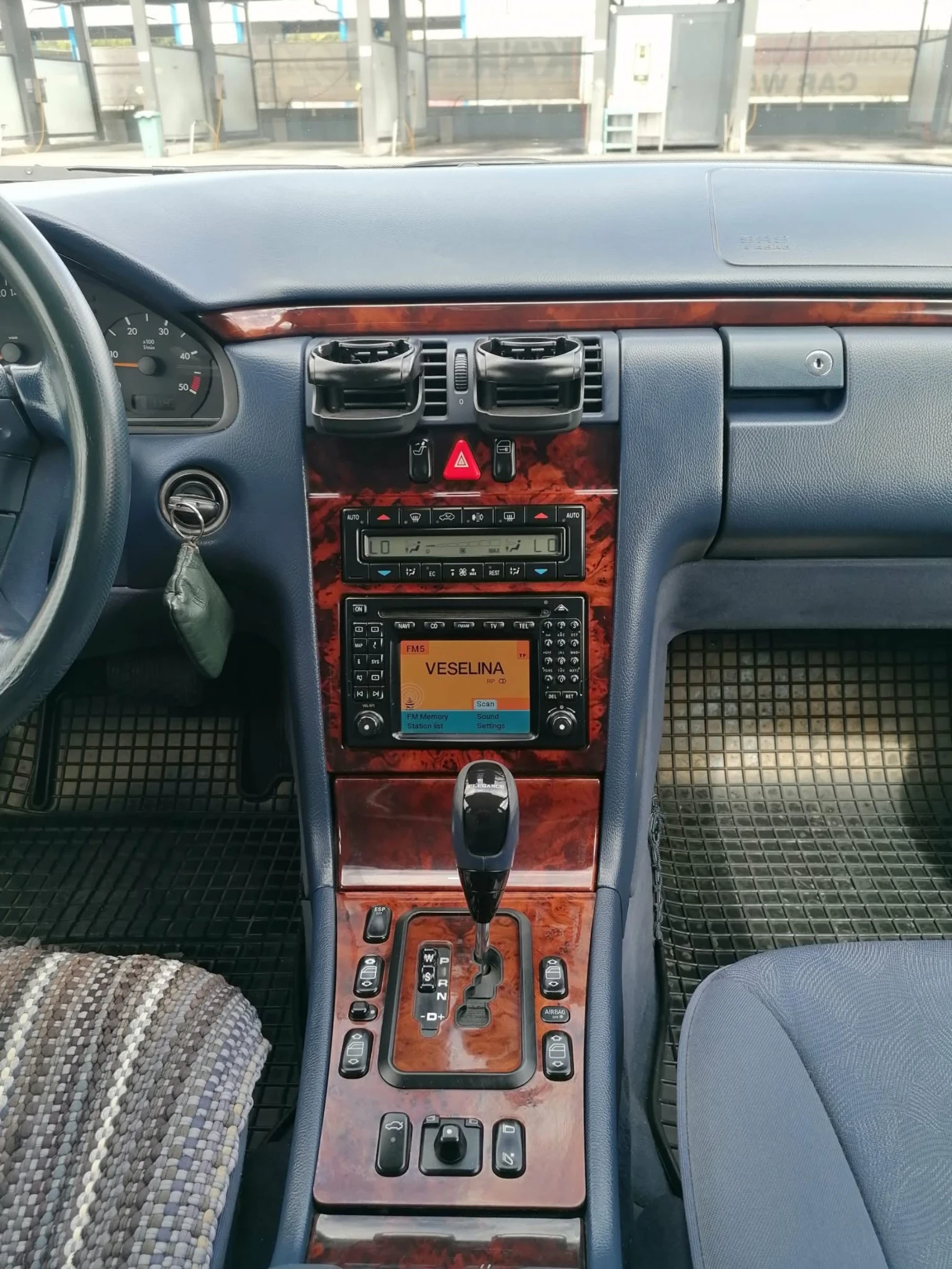 Mercedes-Benz E 270 CDI, снимка 10 - Автомобили и джипове - 56199317
