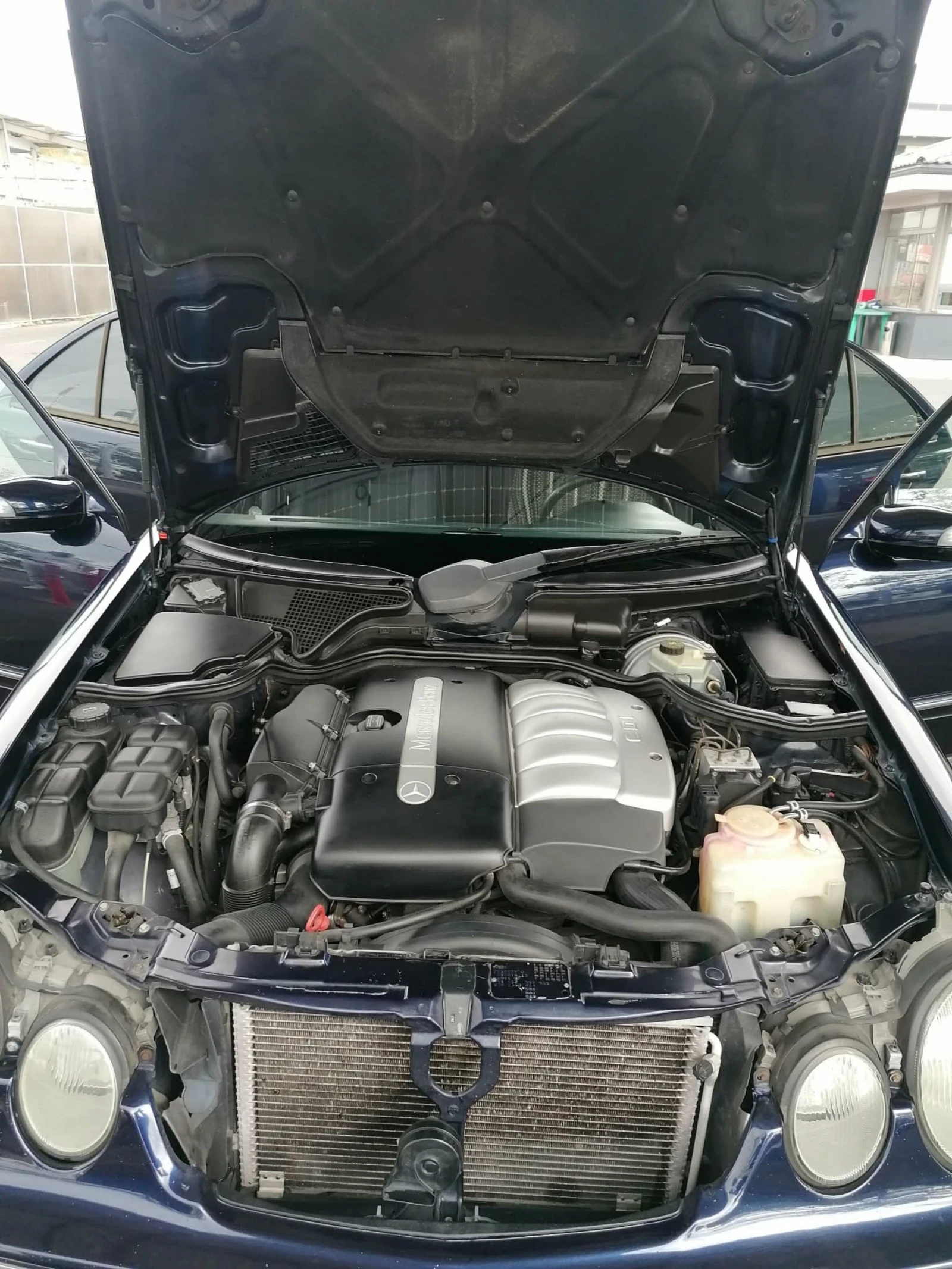 Mercedes-Benz E 270 CDI, снимка 11 - Автомобили и джипове - 56199317