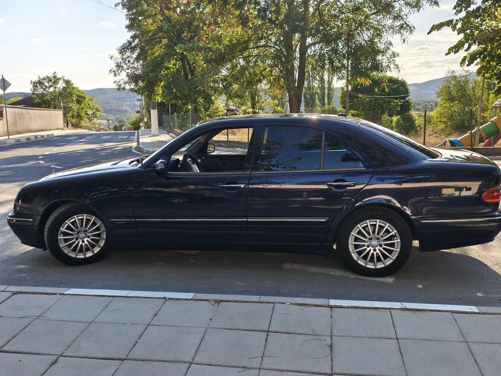 Mercedes-Benz E 270 CDI, снимка 7 - Автомобили и джипове - 55666841