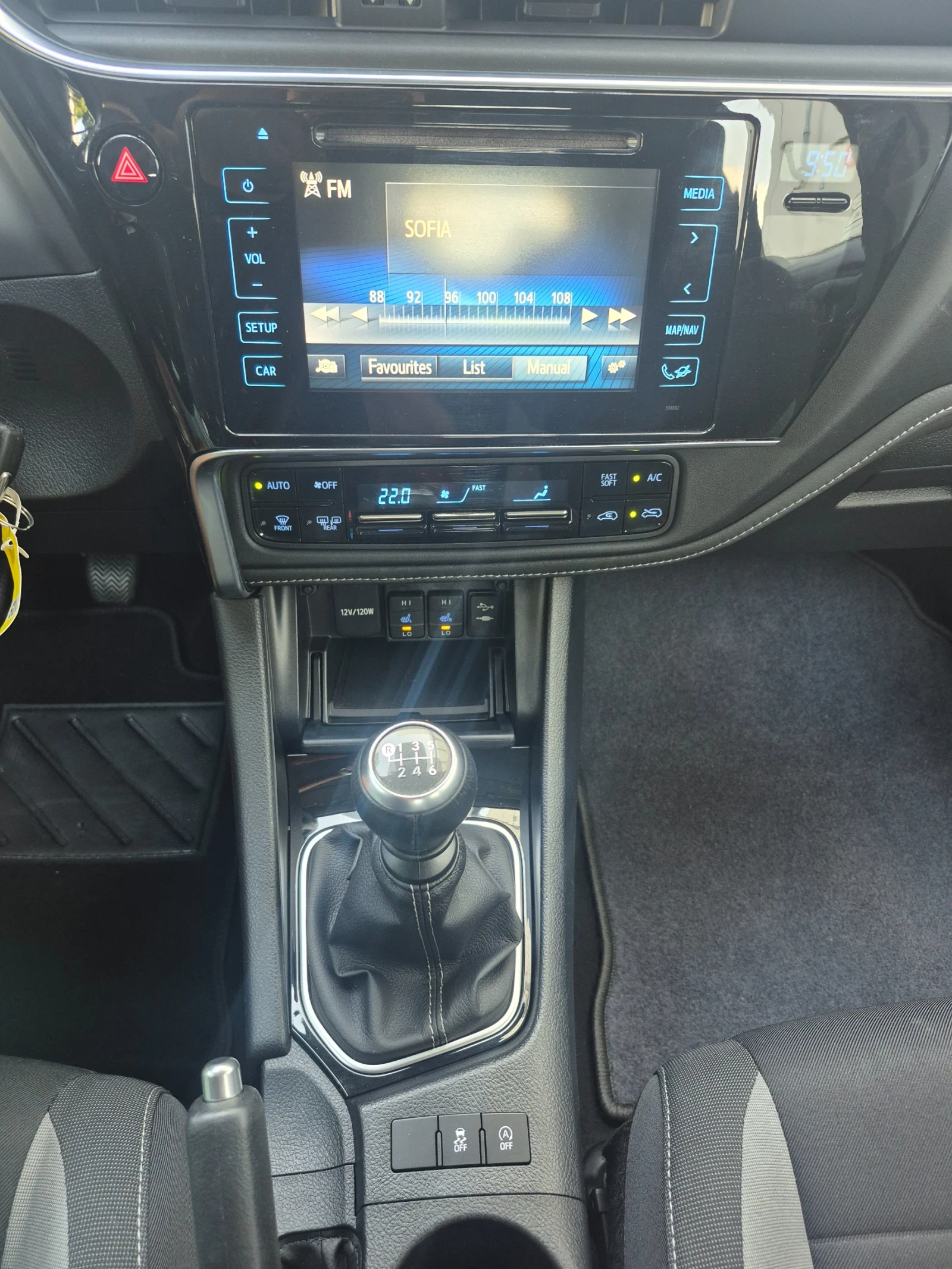 Toyota Auris !!! Benzin !!! 90000km!!!, снимка 12 - Автомобили и джипове - 55891729