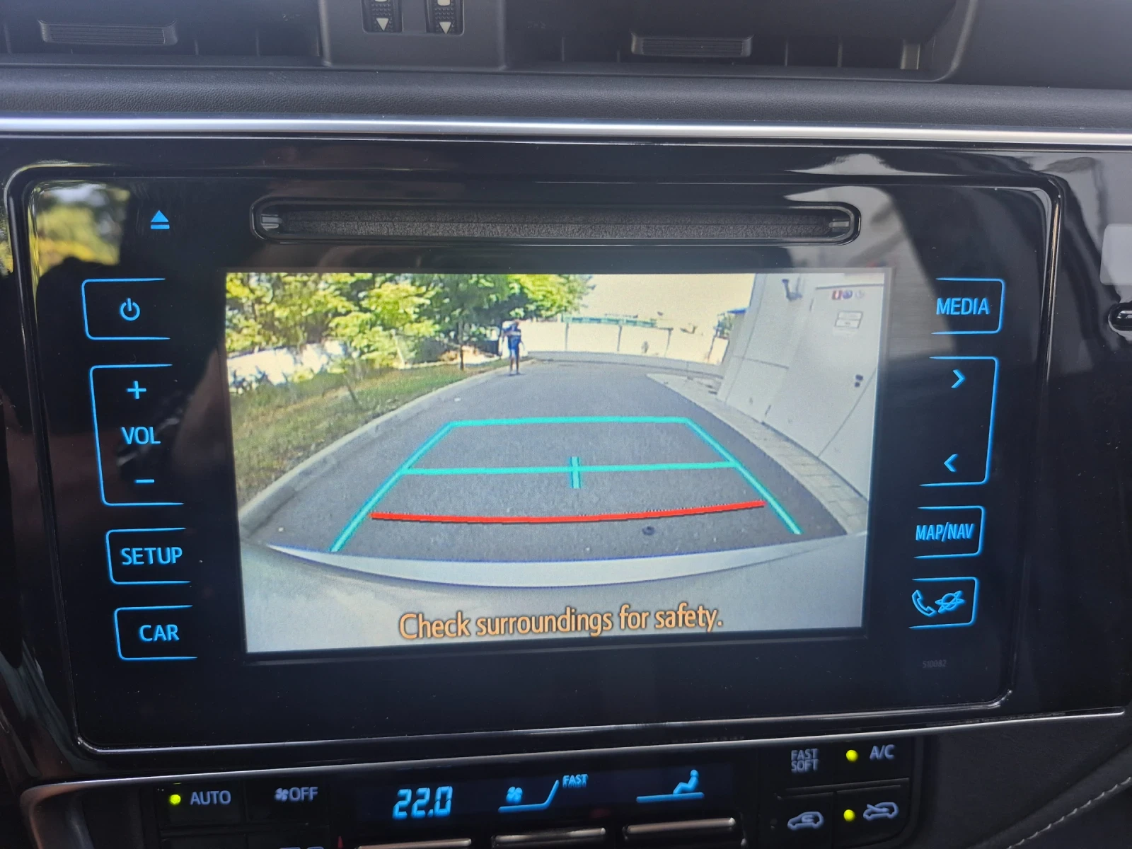 Toyota Auris !!! Benzin !!! 90000km!!!, снимка 13 - Автомобили и джипове - 55891729