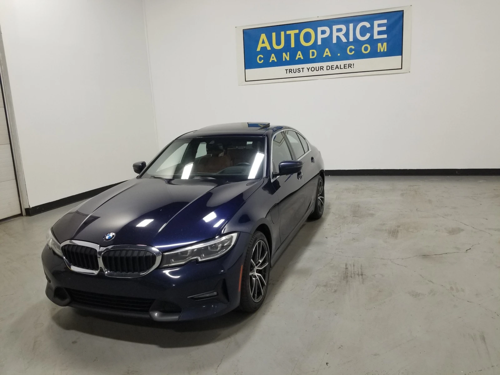 BMW 330 e xDrive * CARFAX * АВТОКРЕДИТ* 