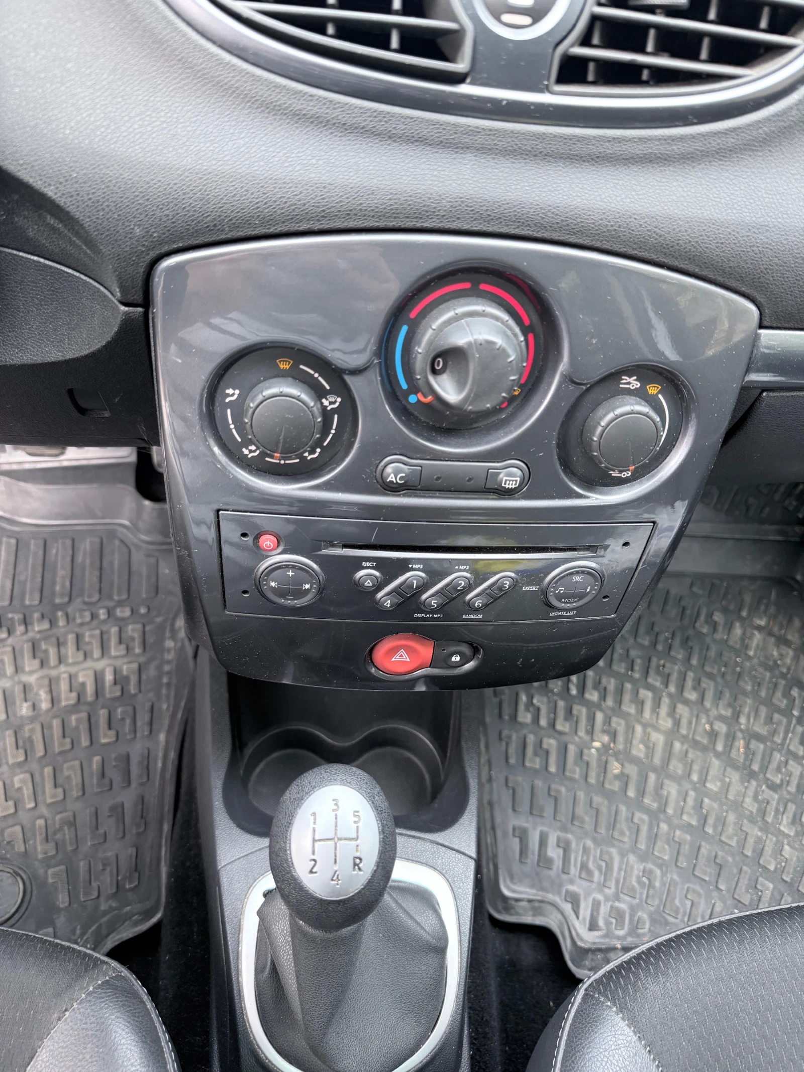 Renault Clio, снимка 5 - Автомобили и джипове - 56288270