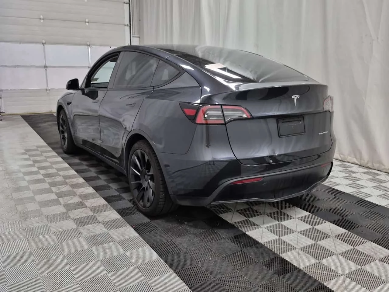 Tesla Model Y  LONG RANGE * CARFAX * ����� �� ����������� | Mobile.bg � ����������� 4