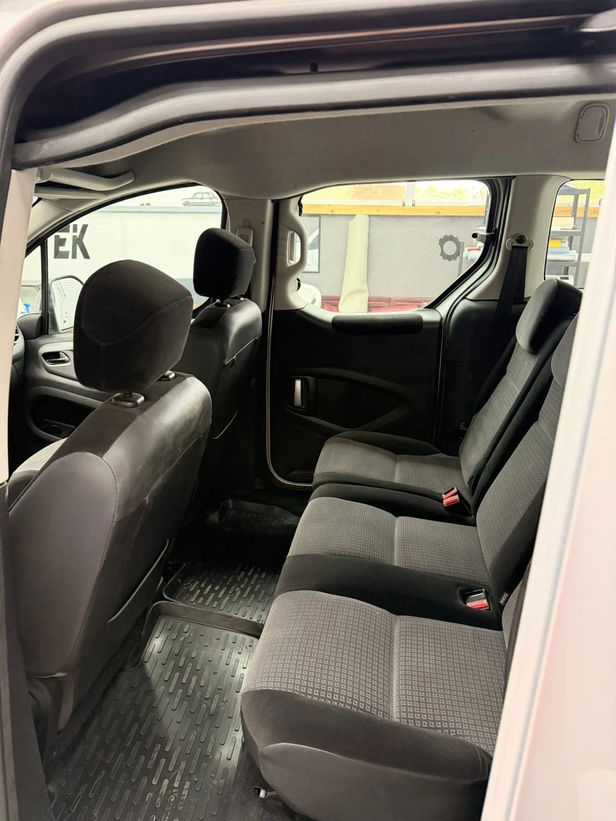 Citroen Berlingo 1.6 HDI MultiSpace, снимка 9 - Автомобили и джипове - 56541275