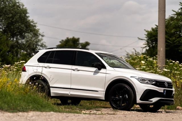 VW Tiguan Plugin hybrid Type R white pearl гаранационен, снимка 16 - Автомобили и джипове - 48395631