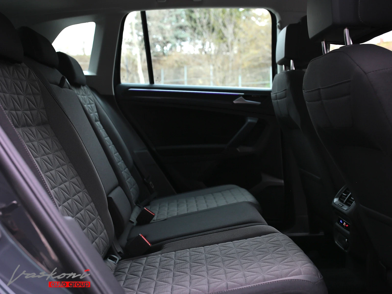 VW Tiguan 2.0 TDI, снимка 16 - Автомобили и джипове - 53871404