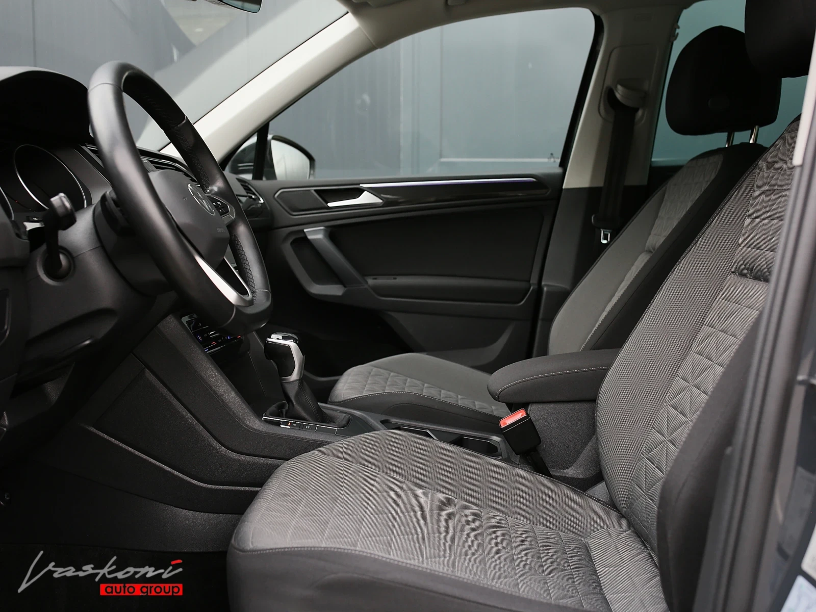 VW Tiguan 2.0 TDI, снимка 10 - Автомобили и джипове - 53871404