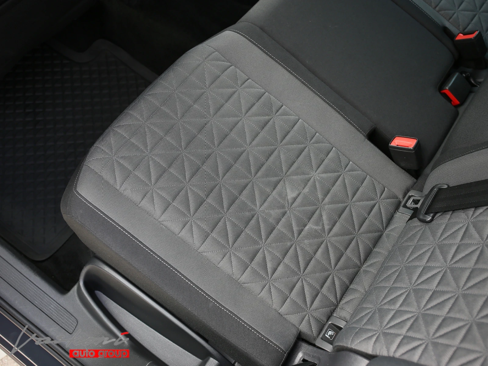 VW Tiguan 2.0 TDI, снимка 17 - Автомобили и джипове - 53871404