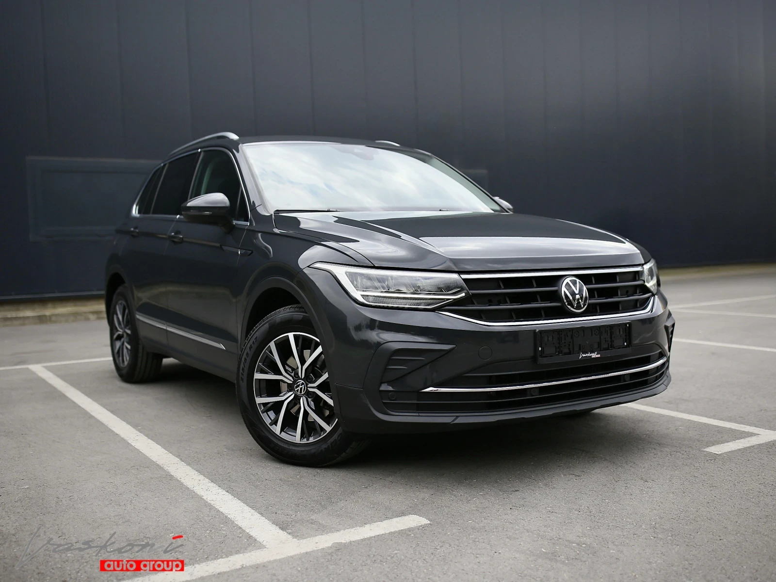 VW Tiguan 2.0 TDI, снимка 2 - Автомобили и джипове - 53871404