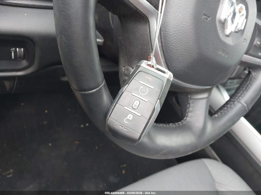 Dodge RAM 1500 5.7l Big Horn 4X4 5'7 Box, снимка 11 - Автомобили и джипове - 53906265