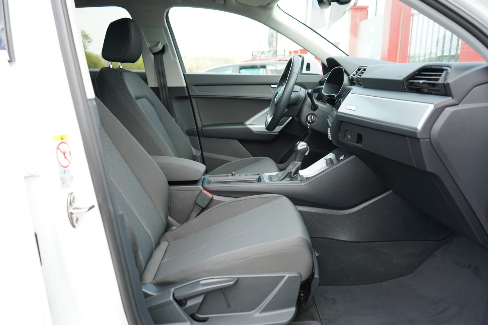 Audi Q3 35 TDI* PARKTRONIC* РЕГИСТРИРАНА, снимка 15 - Автомобили и джипове - 54254222