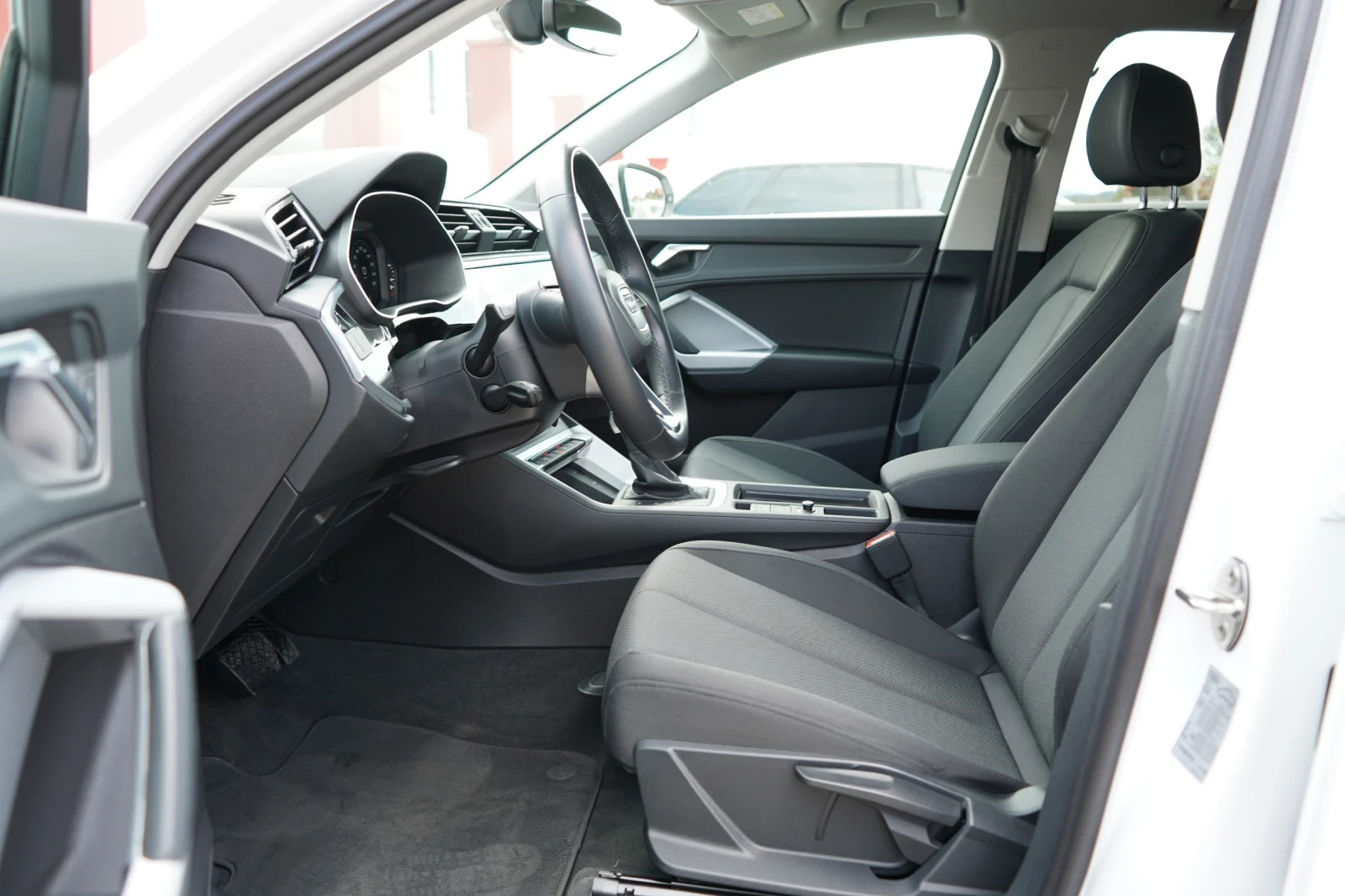 Audi Q3 35 TDI* PARKTRONIC* РЕГИСТРИРАНА, снимка 8 - Автомобили и джипове - 54254222