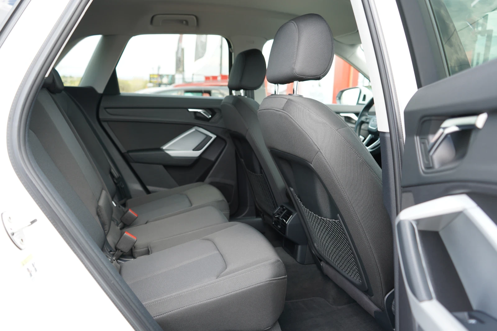 Audi Q3 35 TDI* PARKTRONIC* РЕГИСТРИРАНА, снимка 16 - Автомобили и джипове - 54254222