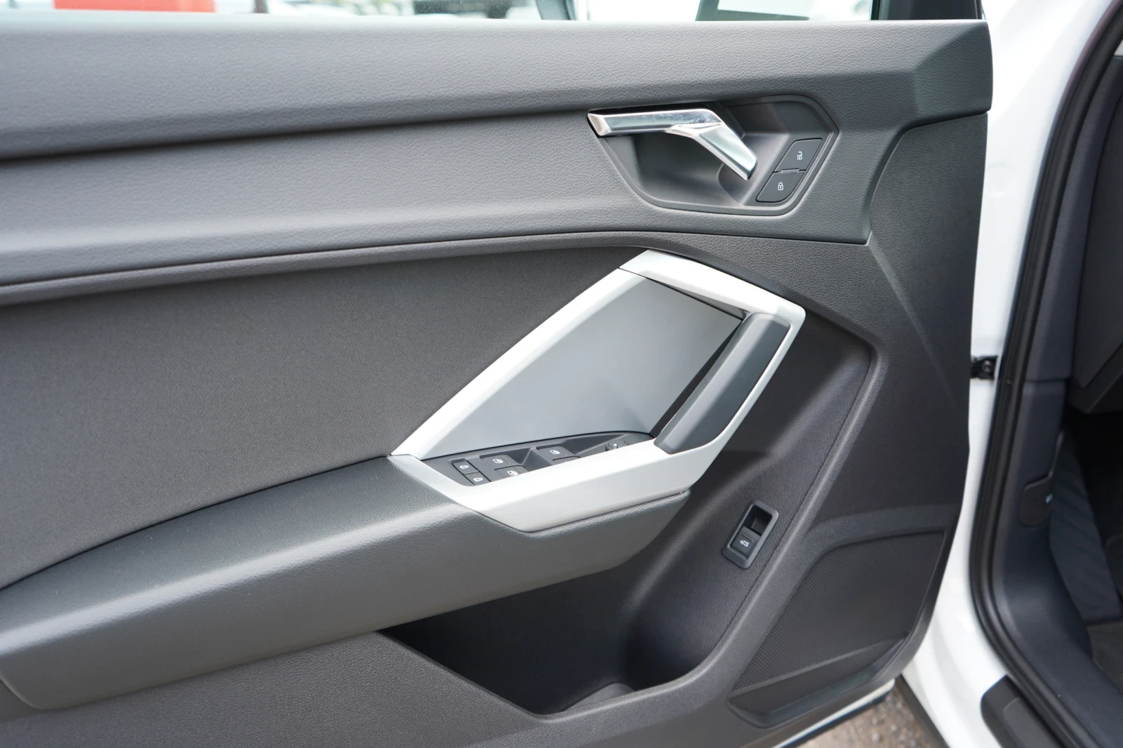 Audi Q3 35 TDI* PARKTRONIC* РЕГИСТРИРАНА, снимка 7 - Автомобили и джипове - 54254222