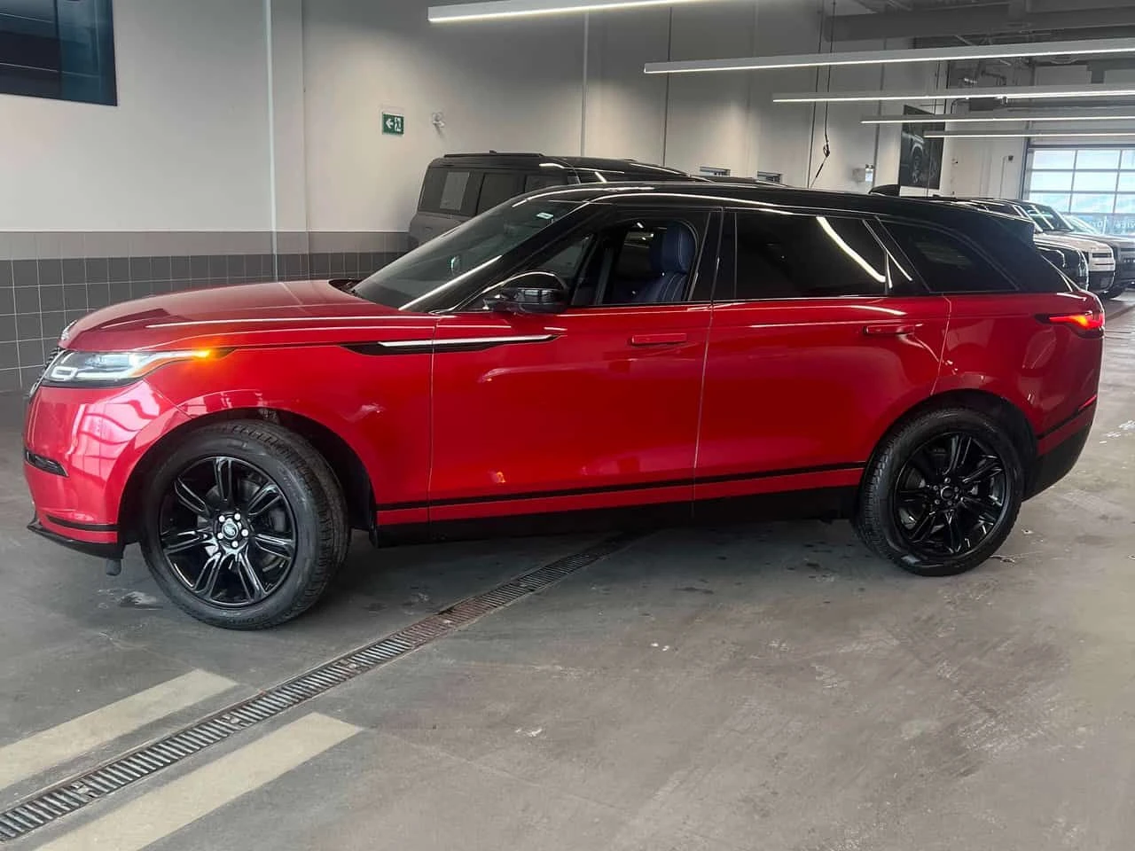 Land Rover Range Rover Velar | S | PREMIUM | LED | КОЖА | ПАНОРАМА, снимка 4 - Автомобили и джипове - 54367601