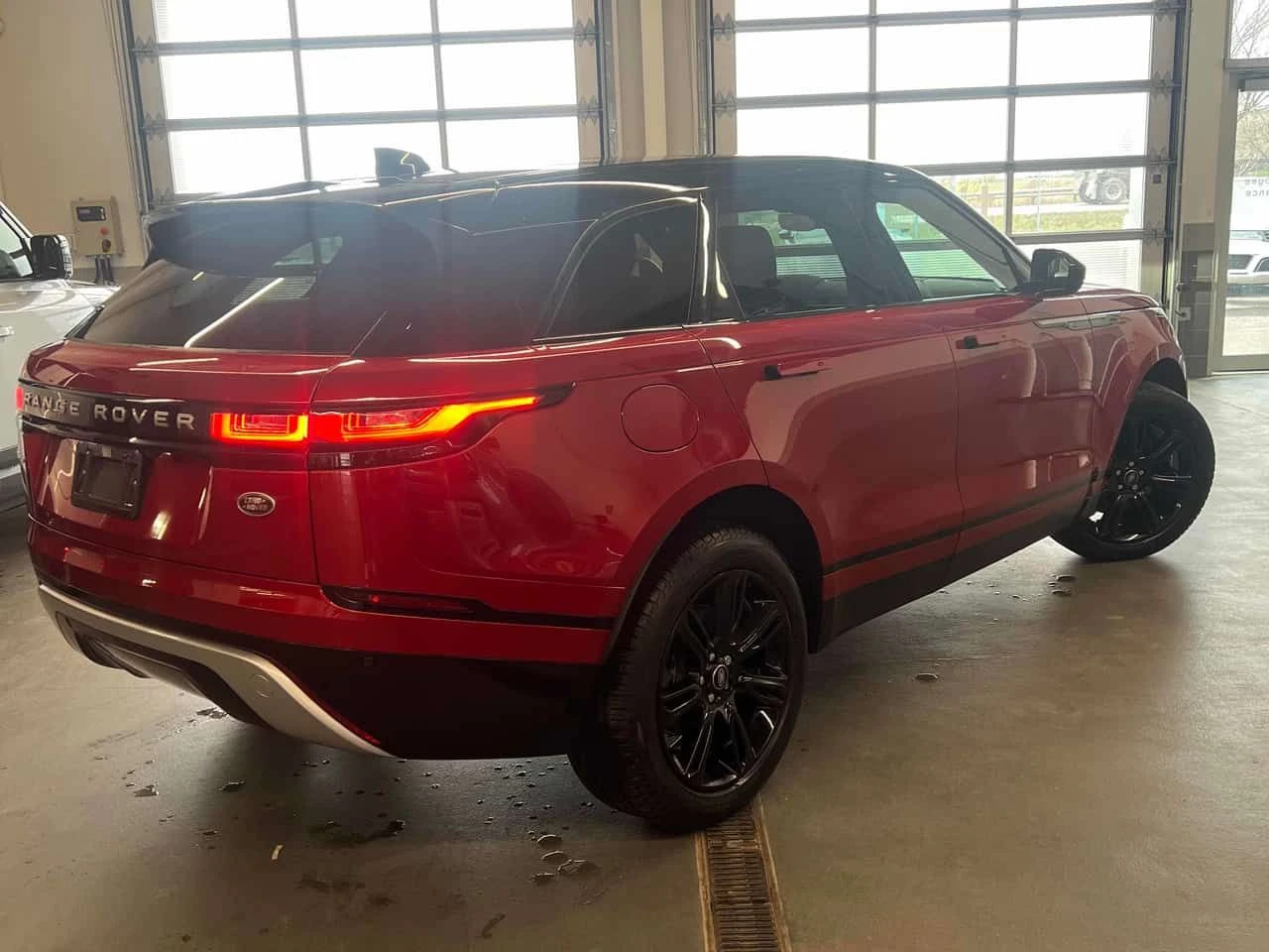 Land Rover Range Rover Velar | S | PREMIUM | LED | КОЖА | ПАНОРАМА, снимка 5 - Автомобили и джипове - 54367601