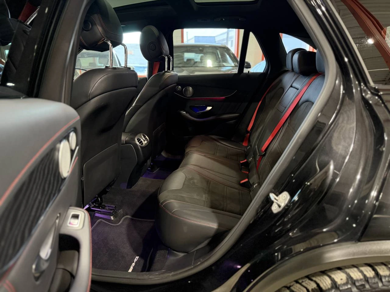 Mercedes-Benz GLC 43 AMG 4MATIC* DISTRONIC* 360CAM* PANOROOF* , снимка 11 - Автомобили и джипове - 54791393