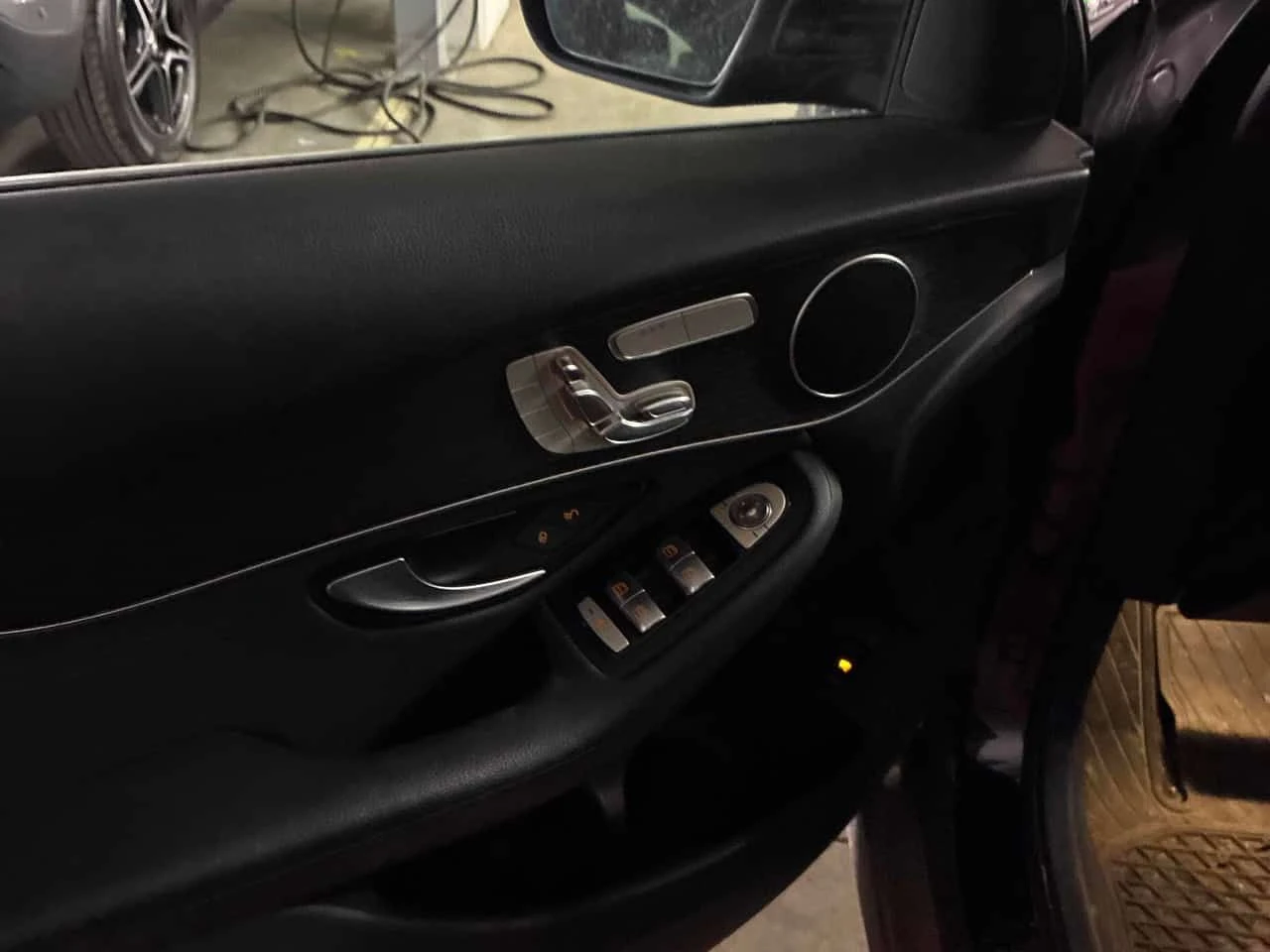 Mercedes-Benz GLC 300 ПОДГРЕВИ * ПАНО * KEYLESS * CARFAX, снимка 11 - Автомобили и джипове - 54793969