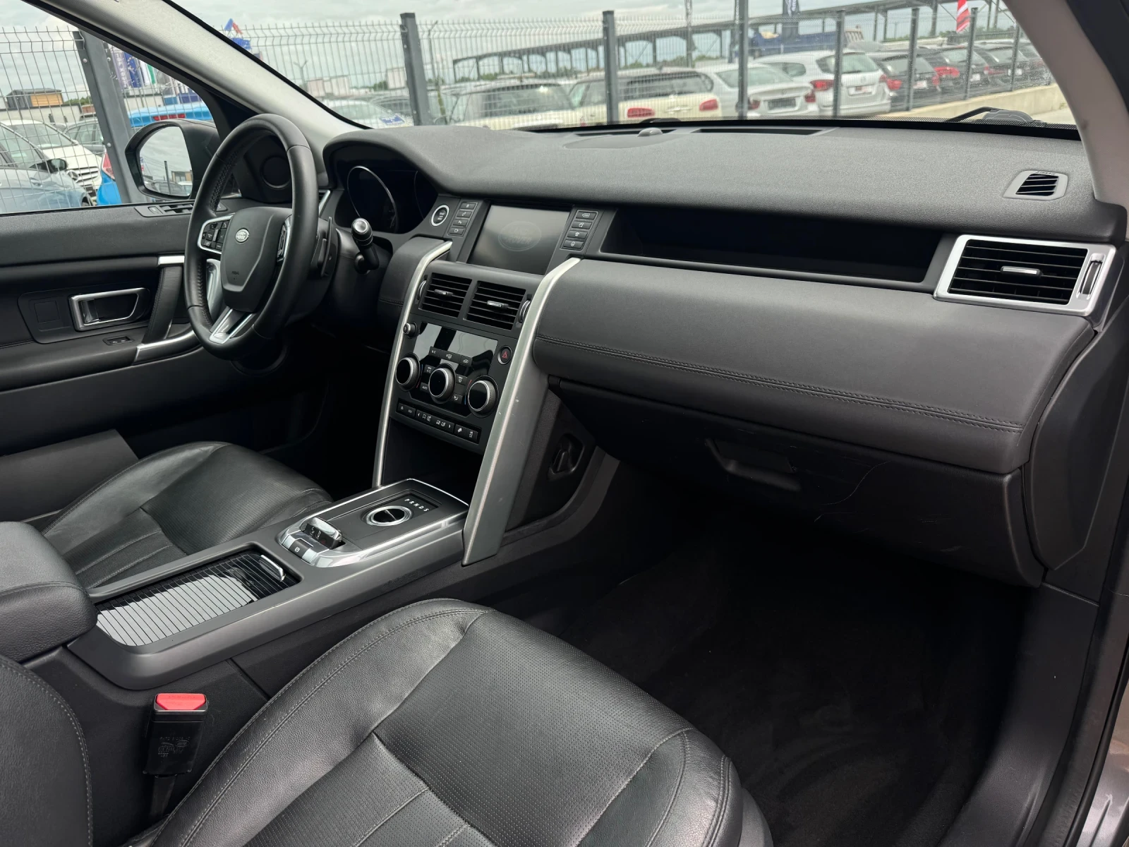 Land Rover Discovery Sport 2.2d 190hp, снимка 13 - Автомобили и джипове - 54882807