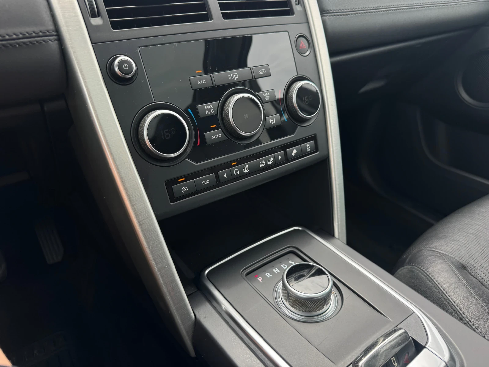 Land Rover Discovery Sport 2.2d 190hp, снимка 16 - Автомобили и джипове - 54882807