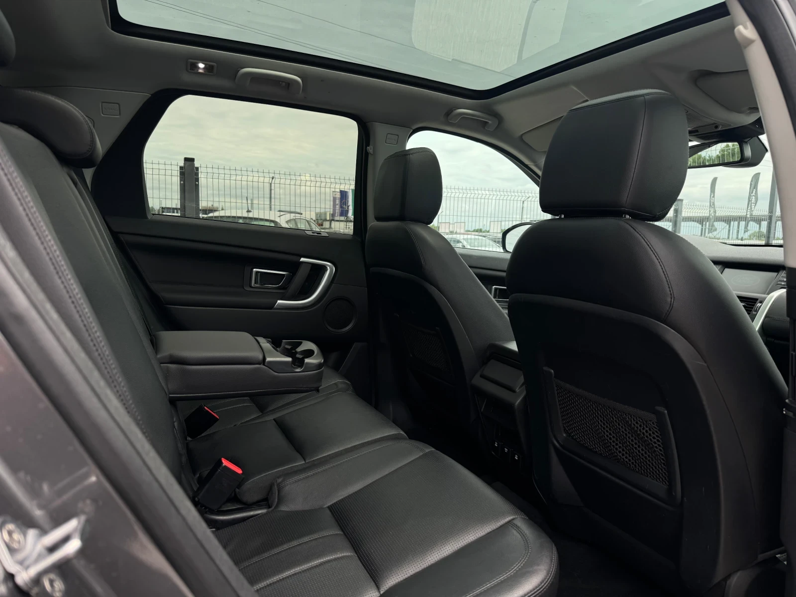Land Rover Discovery Sport 2.2d 190hp, снимка 12 - Автомобили и джипове - 54882807
