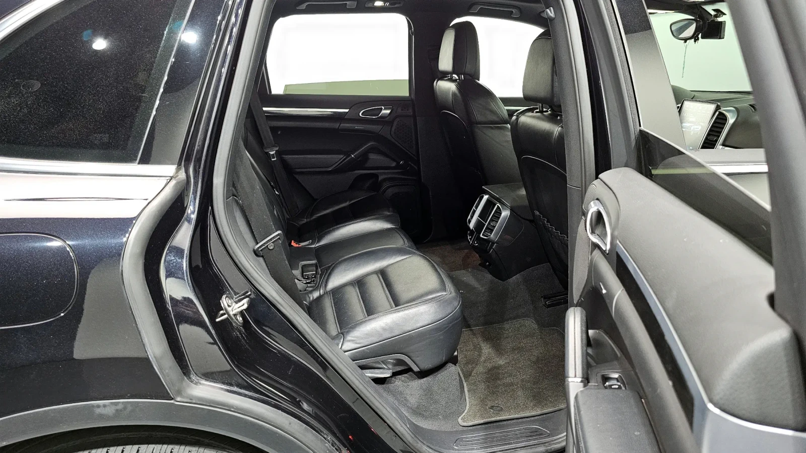 Porsche Cayenne !!БОГАТО ОБОРУДВАНЕ!! !!ПОДГРЕВИИ! !ПАНОРАМА!, снимка 11 - Автомобили и джипове - 54933758